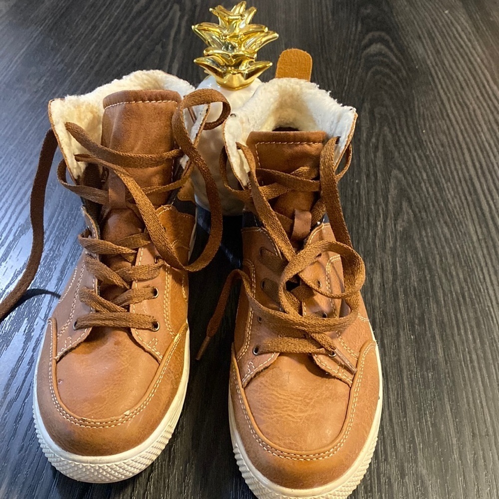 STEVE MADDEN BOOTS SZ 6